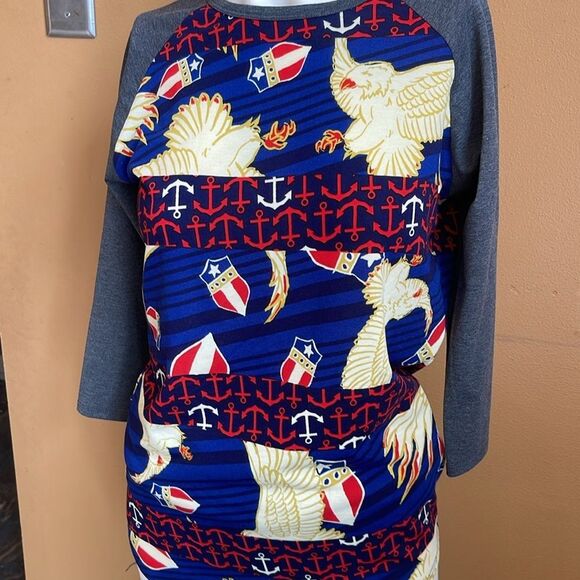 LuLaRoe Unisex S Red/Blue/Gray ‘Eagle and Crest’ Patriotic Randy Raglan Size XS - Picture 3 of 11